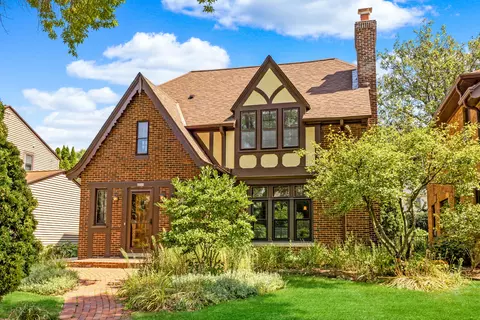 4848 N Woodburn, Whitefish Bay, WI 53217