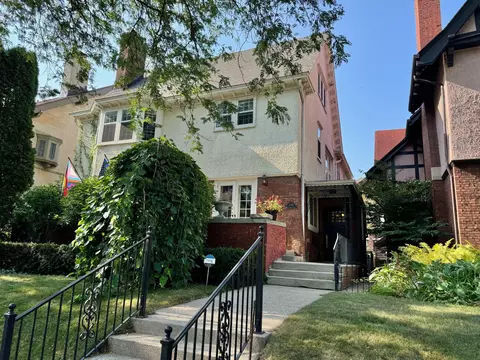 2709 E Belleview, Milwaukee, WI 53211