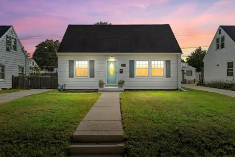 144 S Honey Crk, Milwaukee, WI 53214