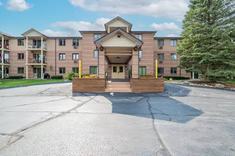 530 N Silverbrook #324, West Bend, WI 53090