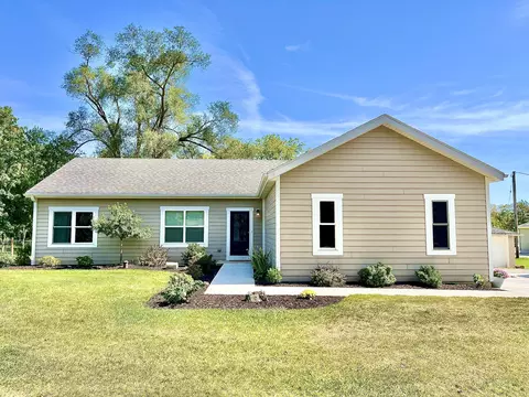 407 N Front, Burlington, WI 53105