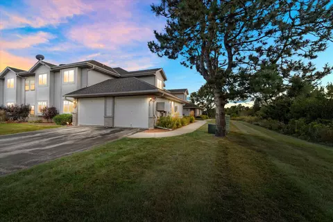 859 Quinlan #H, Pewaukee, WI 53072