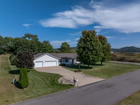 w7912 Vermeer Street, Holland, WI 54636