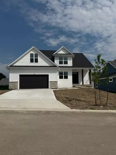 1009 Waterstone, Pewaukee, WI 53072
