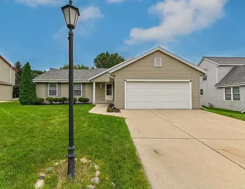 315 Stonebrook, Waukesha, WI 53186