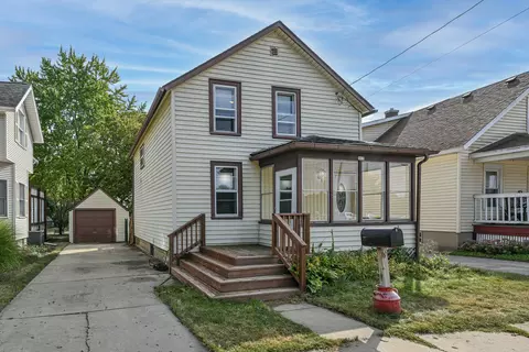 317 Fox, Burlington, WI 53105