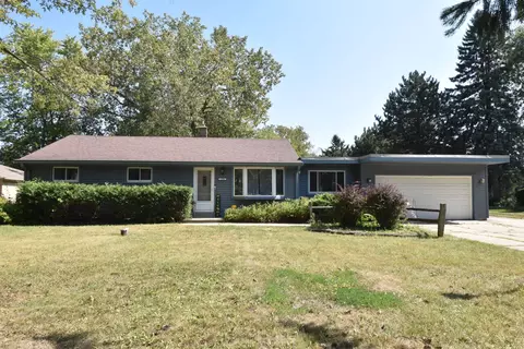 1506 S Clover Knl, New Berlin, WI 53151