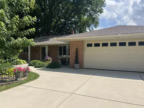 323 Sunny, Thiensville, WI 53092