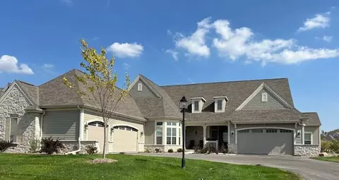 1527 Lookout #33D, Hartland, WI 53029
