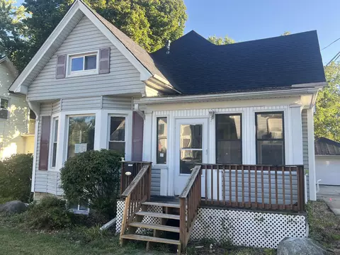240 W Chestnut, Burlington, WI 53105