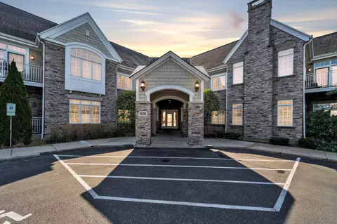 905 W Fairy Chasm #205, Bayside, WI 53217