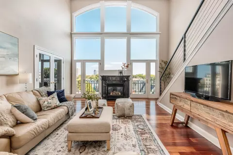 1515 N Van Buren #504, Milwaukee, WI 53202
