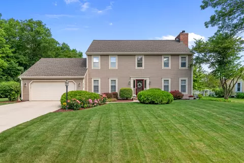 9726 W Hunt Clb, Mequon, WI 53097