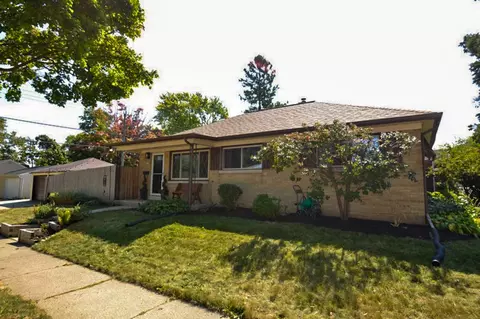 3645 E Tesch, Saint Francis, WI 53235