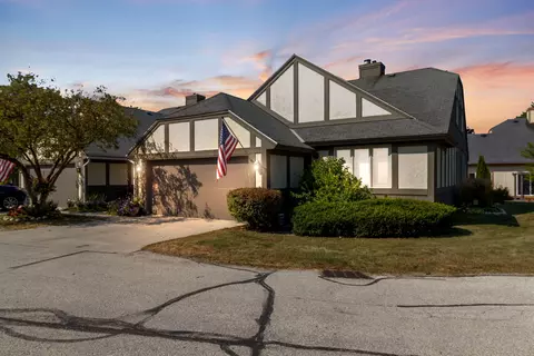 844 W Autumn Path #36, Bayside, WI 53217