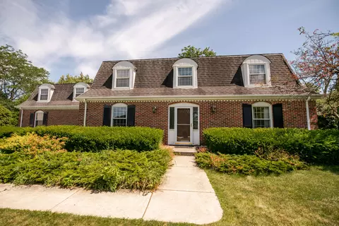 3211 Nobb Hl, Mount Pleasant, WI 53406