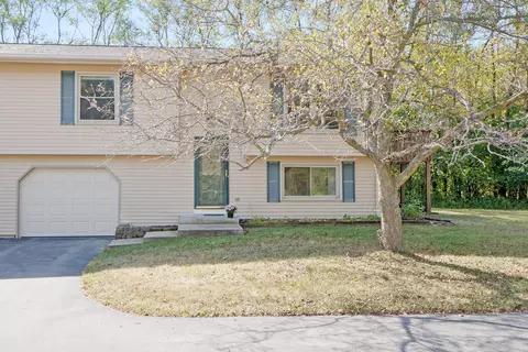 505 N Cushing Park, Delafield, WI 53018
