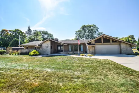 2325 W Hemlock, Glendale, WI 53209