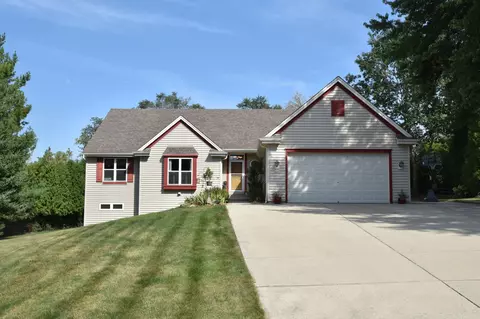 3530 S Woodland, New Berlin, WI 53146