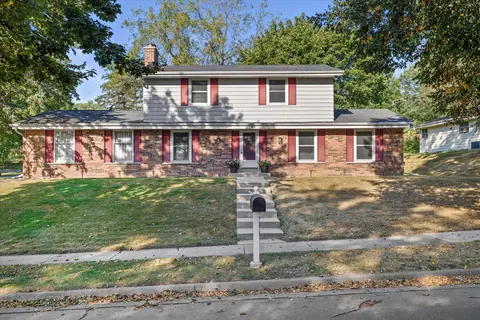 304 Crestwood, Waukesha, WI 53188