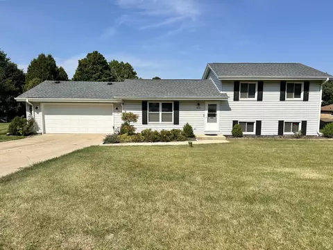 3615 S Top-o Hl, New Berlin, WI 53151