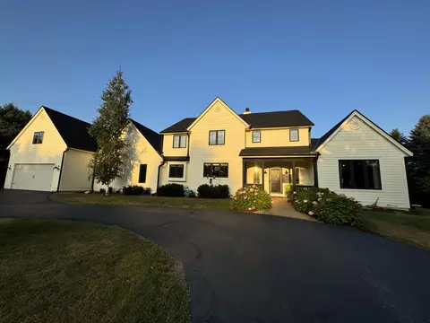 1005 N Dousman, Summit, WI 53066