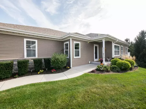 2634 Moraine, West Bend, WI 53095
