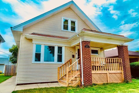1109 Walton, Racine, WI 53402