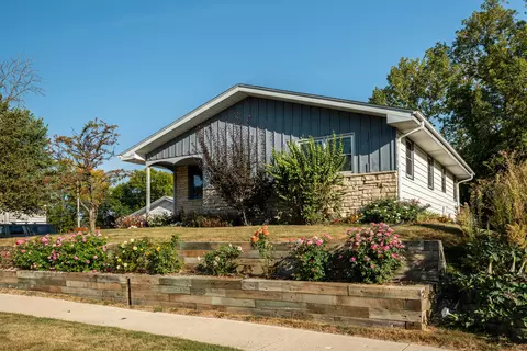 2252 W Ramsey, Milwaukee, WI 53221