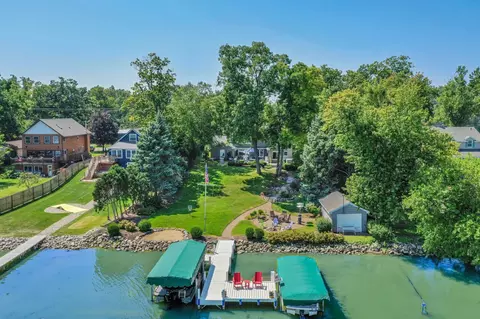 2141 Lakeshore, Dover, WI 53139