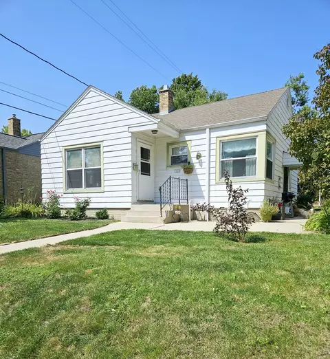 1220 E Roadsmeet, Milwaukee, WI 53212