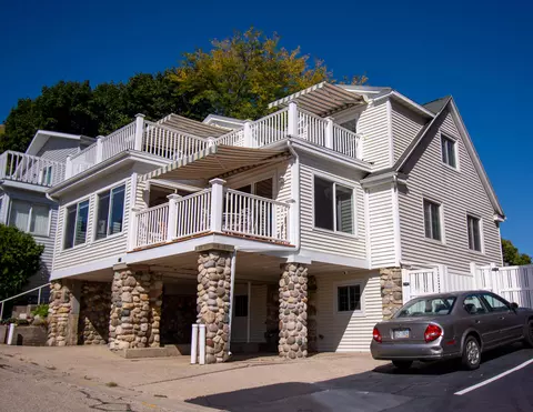 334 Bay Vw, Fontana, WI 53125