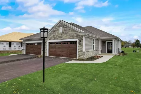 512 Hickory Holw #0302, Waterford, WI 53185
