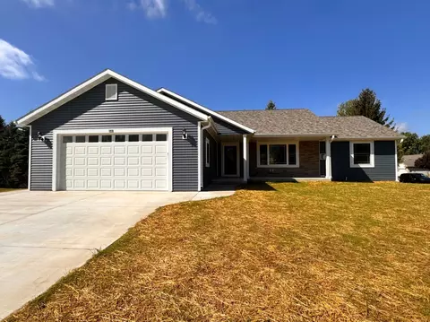 893 Spruce, Hartford, WI 53027
