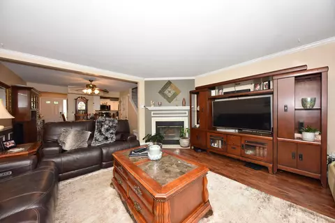 1339 Meadowcreek #E, Pewaukee, WI 53072