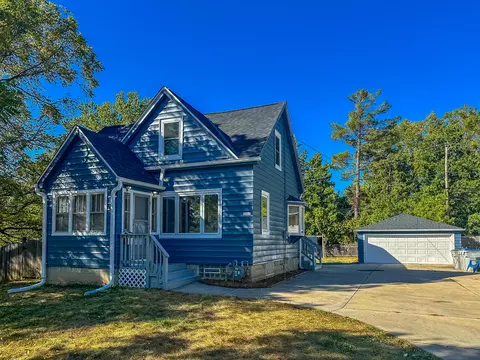 2422 W Ramsey, Milwaukee, WI 53221
