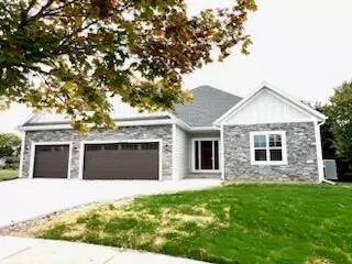 1449 Red Oak, Hartford, WI 53027