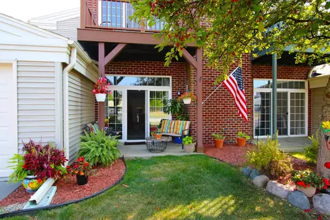 n16w26567 Wild Oats #B, Pewaukee, WI 53072