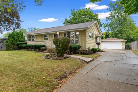 2912 S 105th, West Allis, WI 53227