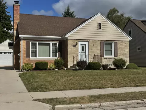2216 Russell, Manitowoc, WI 54220