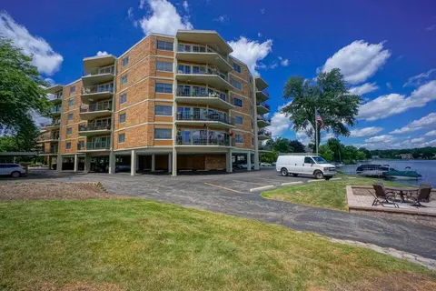 333 N N Lk #407, Oconomowoc, WI 53066
