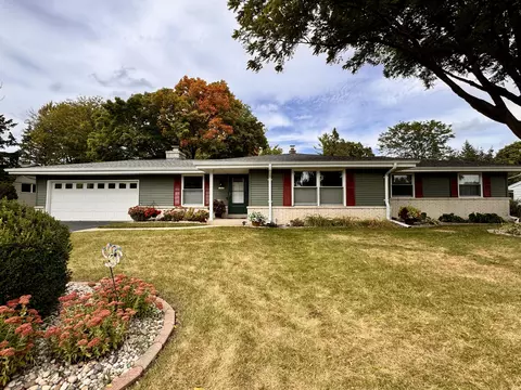 13470 W Old Oak, New Berlin, WI 53151