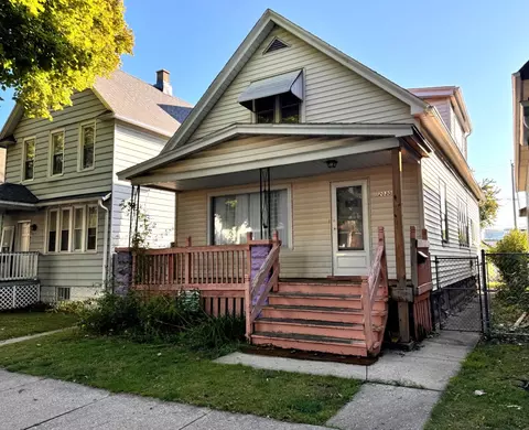 2030 S 7th, Milwaukee, WI 53204