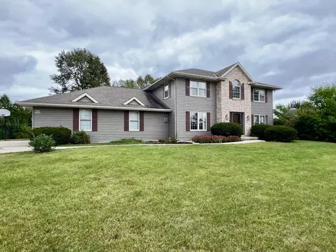 w150n7466 Hidden Mdw, Menomonee Falls, WI 53051