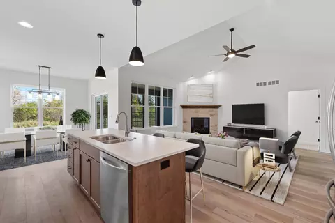w176n5858 Timms Pr, Menomonee Falls, WI 53051