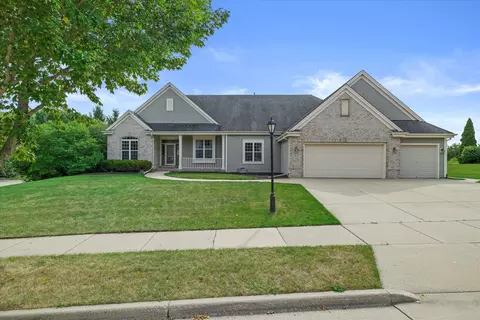1649 Hunter, Waukesha, WI 53189