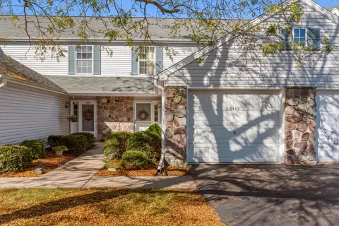 511 Lake Blf #A, Thiensville, WI 53092