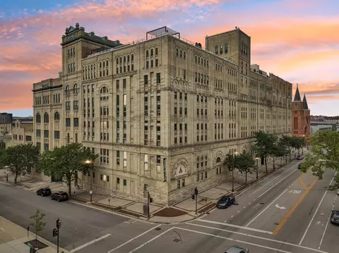 270 E Highland #426, Milwaukee, WI 53202