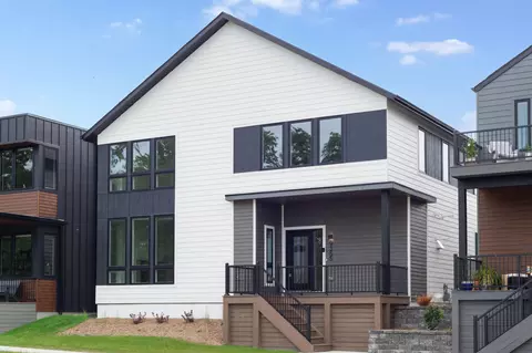 9355 S Lake Vis, Oak Creek, WI 53154