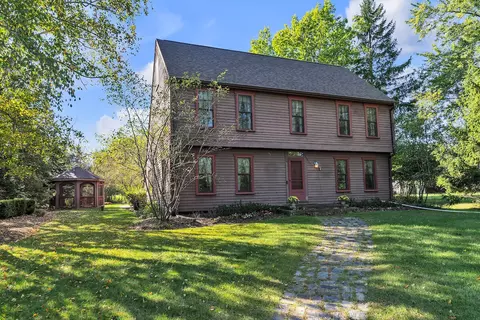 2413 W W Rnch, Mequon, WI 53092